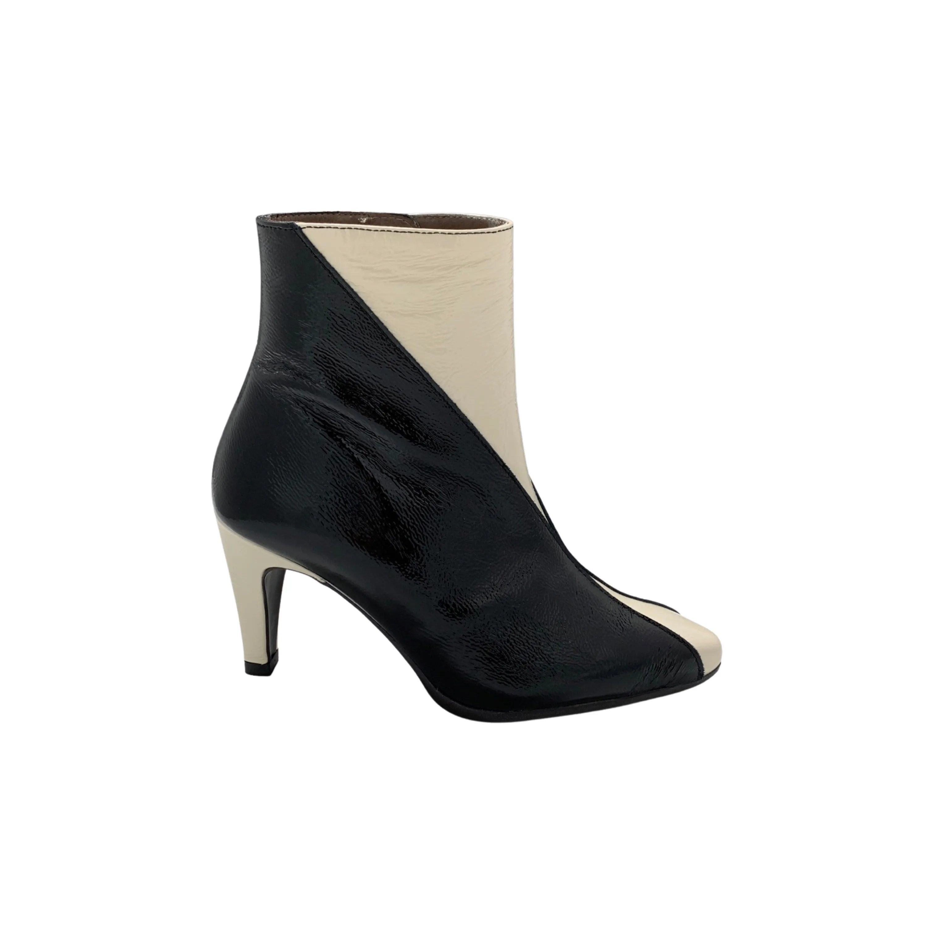 M4251 Black/White Leather Bootie