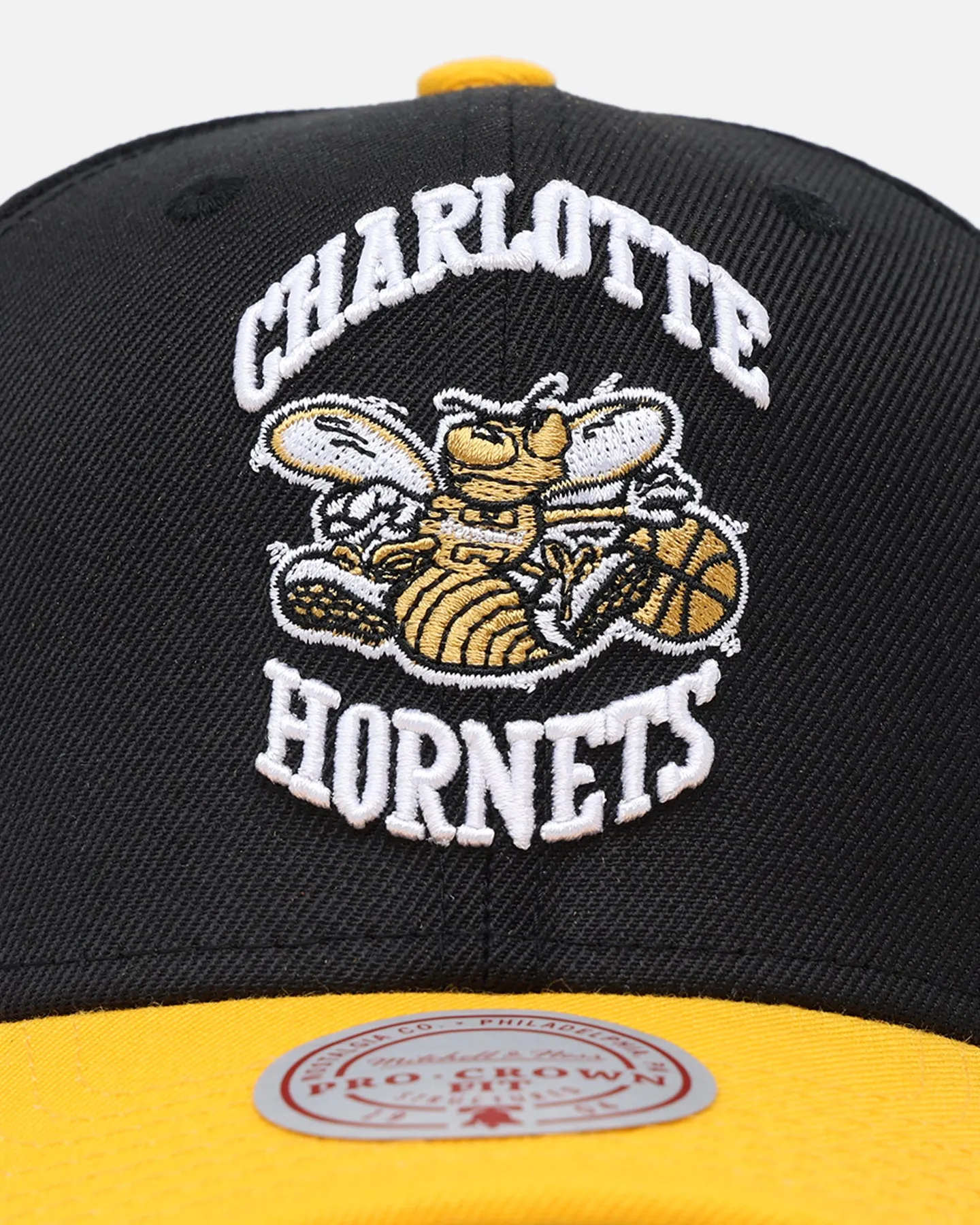 Mitchell & Ness Charlotte Hornets Enter The Dragon Pro Crown Snapback Black/Ochre